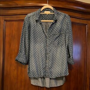 Cloth & Stone Anthropologie Blue Denim Button-Up Shirt Size Medium Tencel